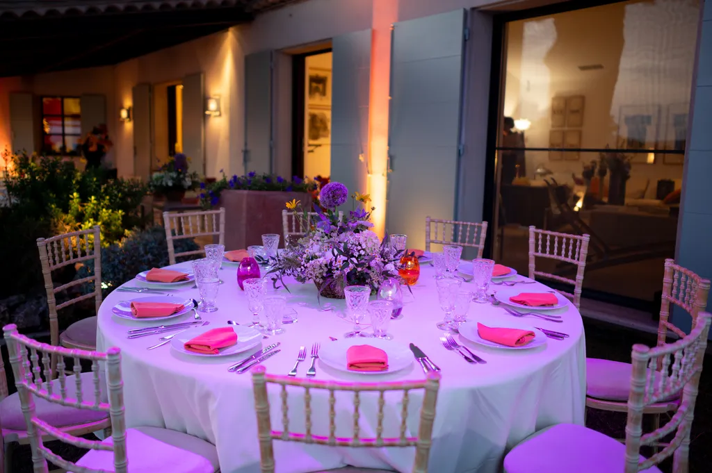 Célébration anniversaire adulte haut de gamme avec cocktail dînatoire gastronomique et ambiance musicale live dans lieu d'exception à Cannes dans les Alpes-Maritimes