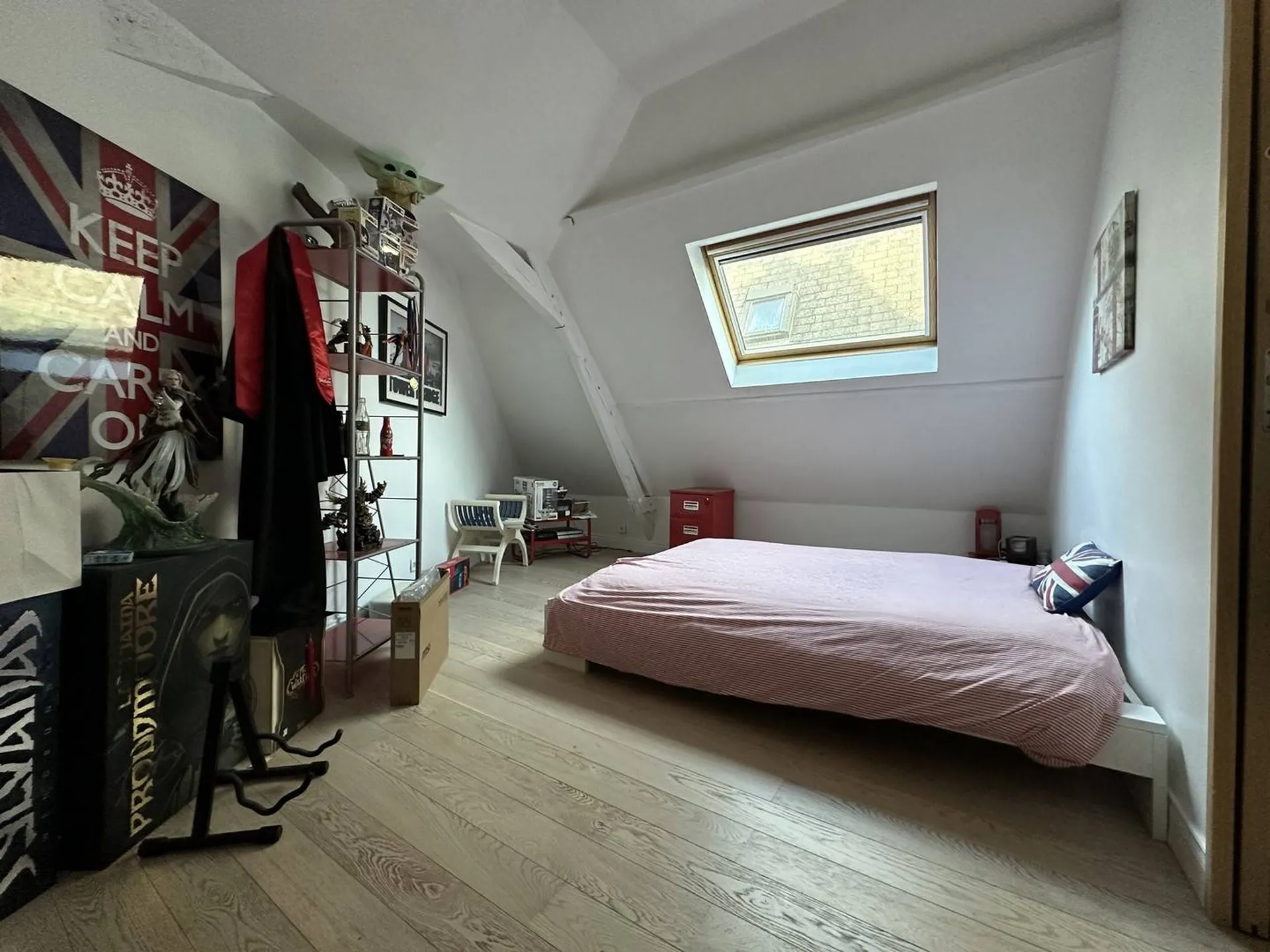 **Maison de Maître à Offranville à vendre** : Opportunité rare à saisir pour une vie élégante et confortable dans cette Maison de Maître du XXe siècle, présentée par Terres Et Demeures De Normandie.