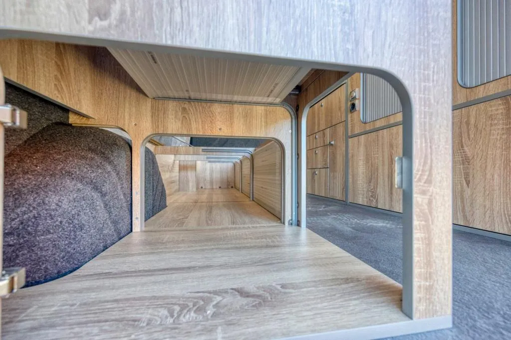 Ford Transit Custom Long aménagé sur-mesure à Grenoble : un van familial équipé pour la montagne iséroise