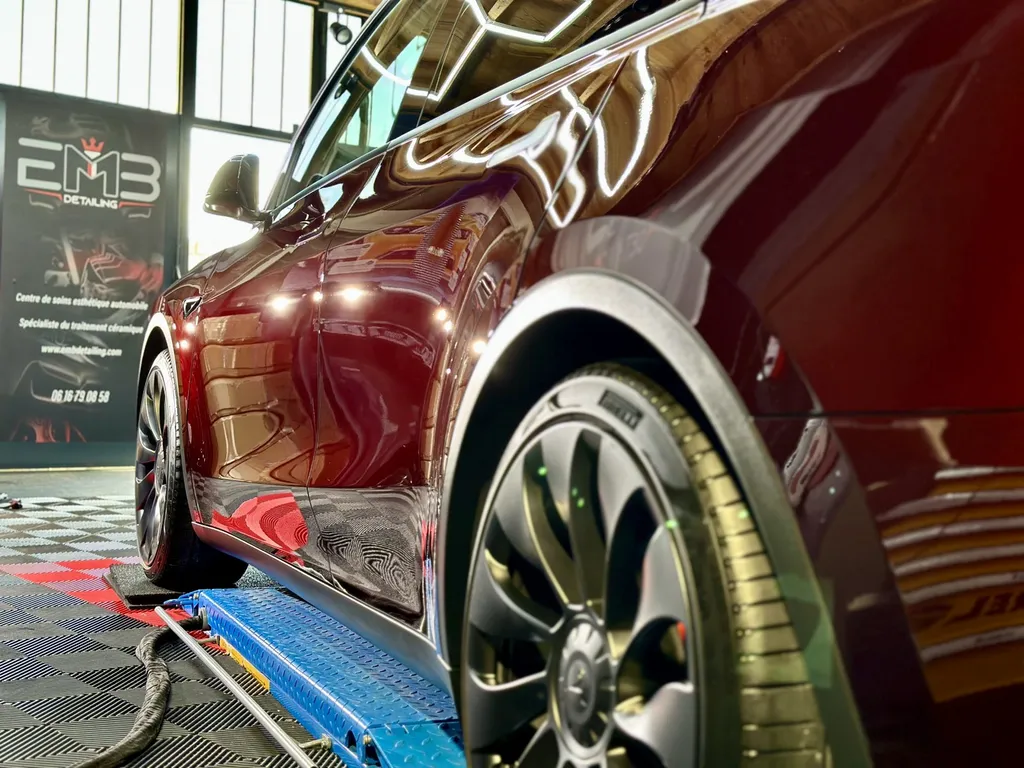 detailing auto Lyon traitement céramique protection PPF face avant contre les rayures Tesla model Y Lyon 