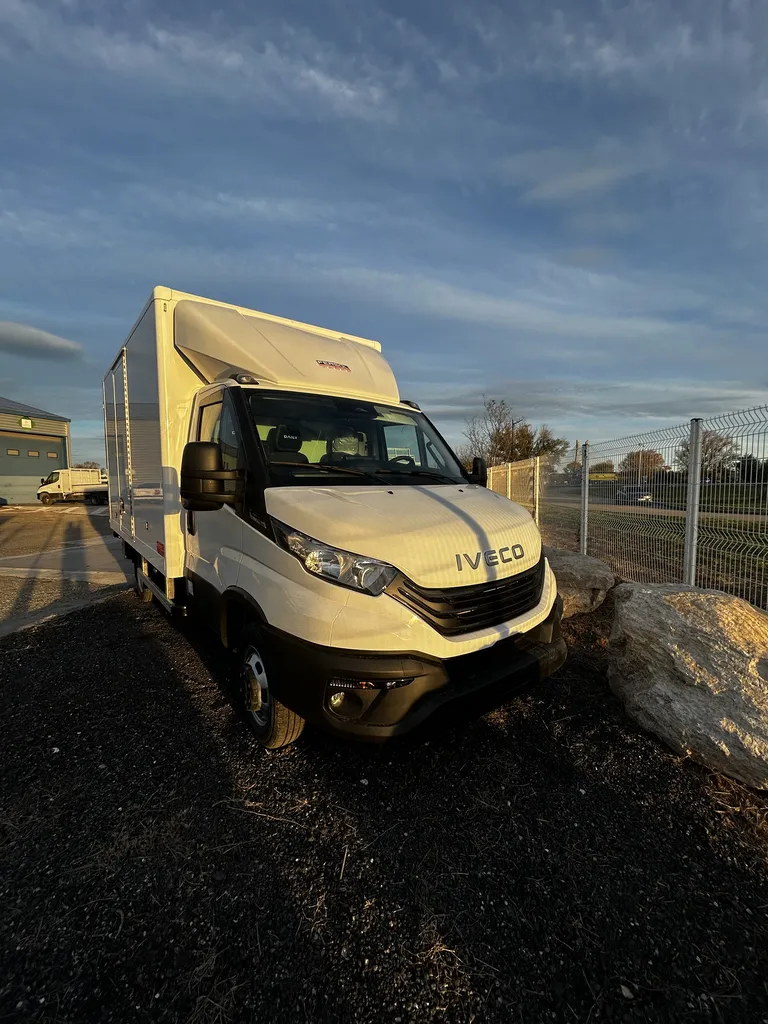 IVECO DAILY 35C16 HI MATIC CAISSE ISOLEE