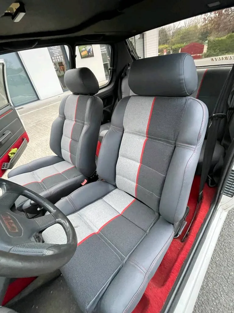 Restauration de sellerie de voiture à bordeaux 