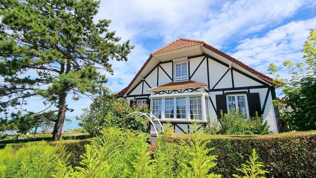 A vendre charmante villa, vue mer exceptionnelle, à réhabiliter, proche des commerces, sur l'axe Dieppe 76200 - Penly 76370 - Le Tréport 76340.