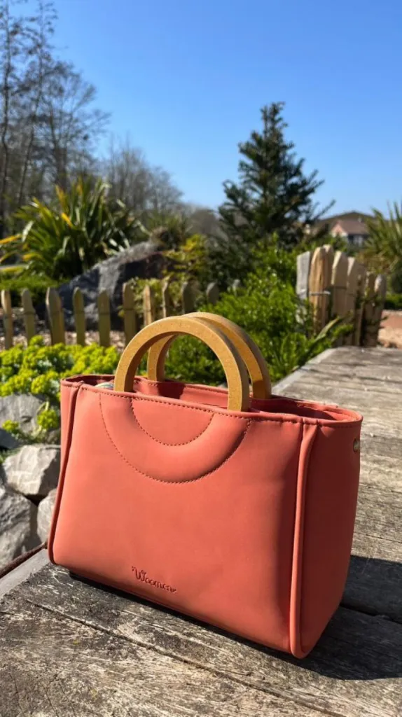 Sac Woomen vegan poignées bois disponible chez Evasion à Eu