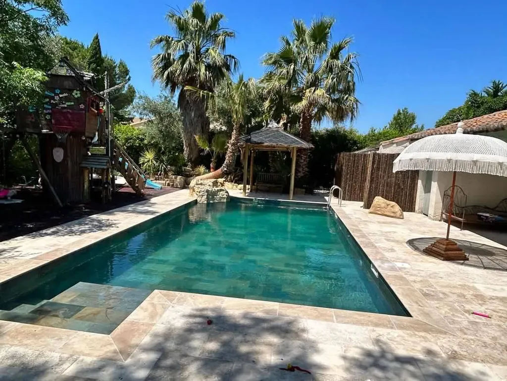 TERRASSE PISCINE EN TRAVERTIN BEIGE 1ER CHOIX CLASSIC MIX