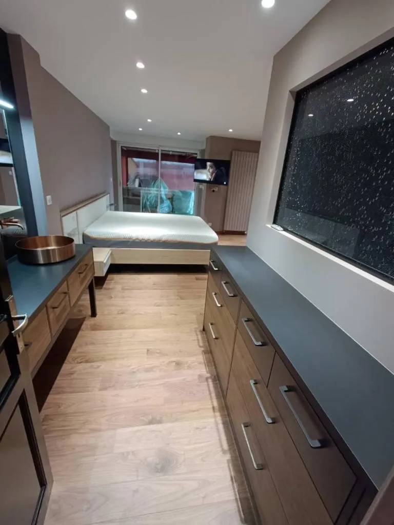 Rénovation d’une suite parentale SDB et dressing en peinture de finition laque mate entre le Havre et Honfleur 