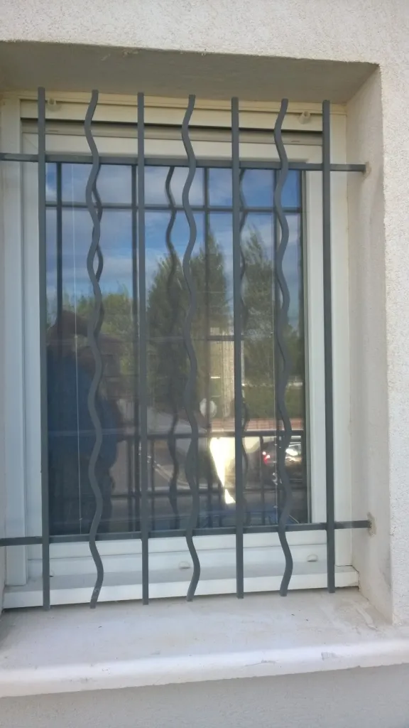 GRILLE DE DEFENSE POUR FENETRE PORT SAINT LOUIS DU RHONE