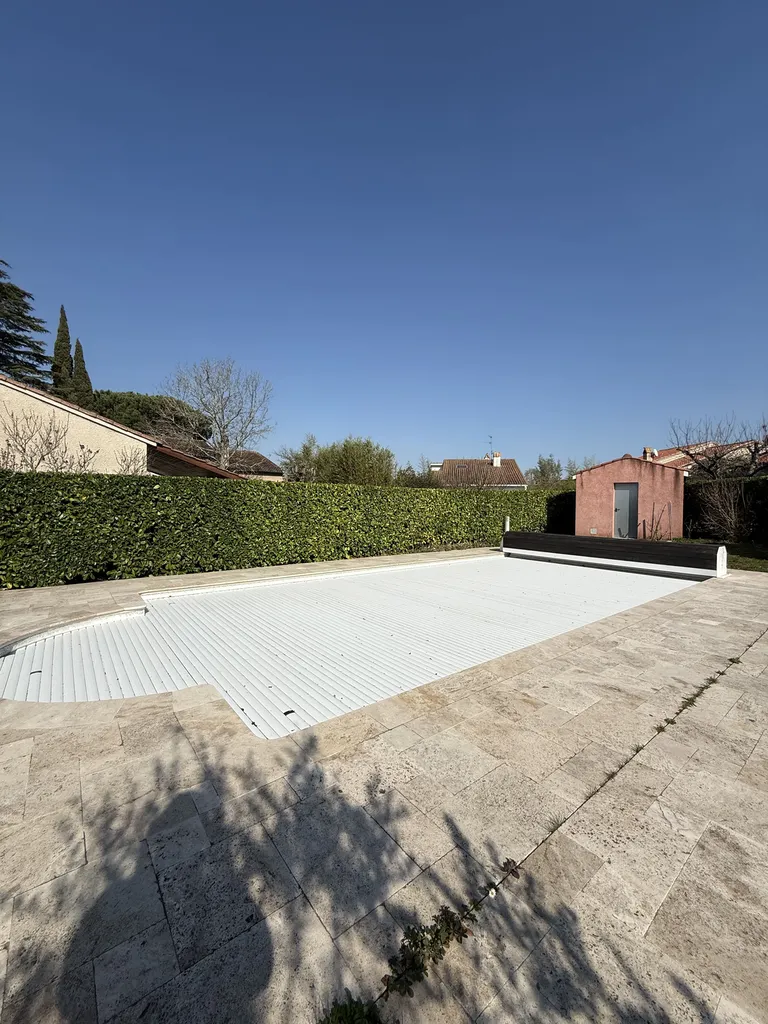 Taille de haie de laurier palme à Castelginest proche de Balma : intervention rapide et soignée par votre paysagiste LT Paysage