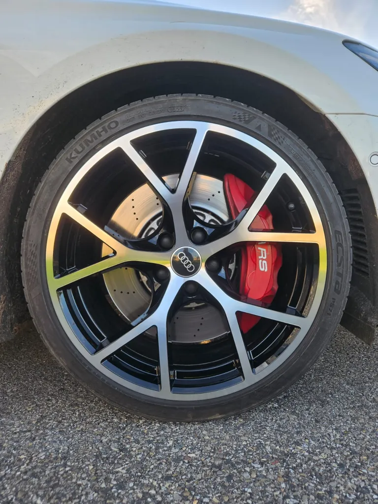 Personnalisation extérieures des jantes pour une Audi RS3 du Rhône