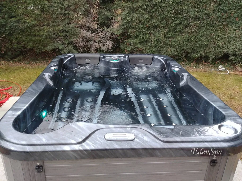 jacuzzi trois places allongees aix-en-provence