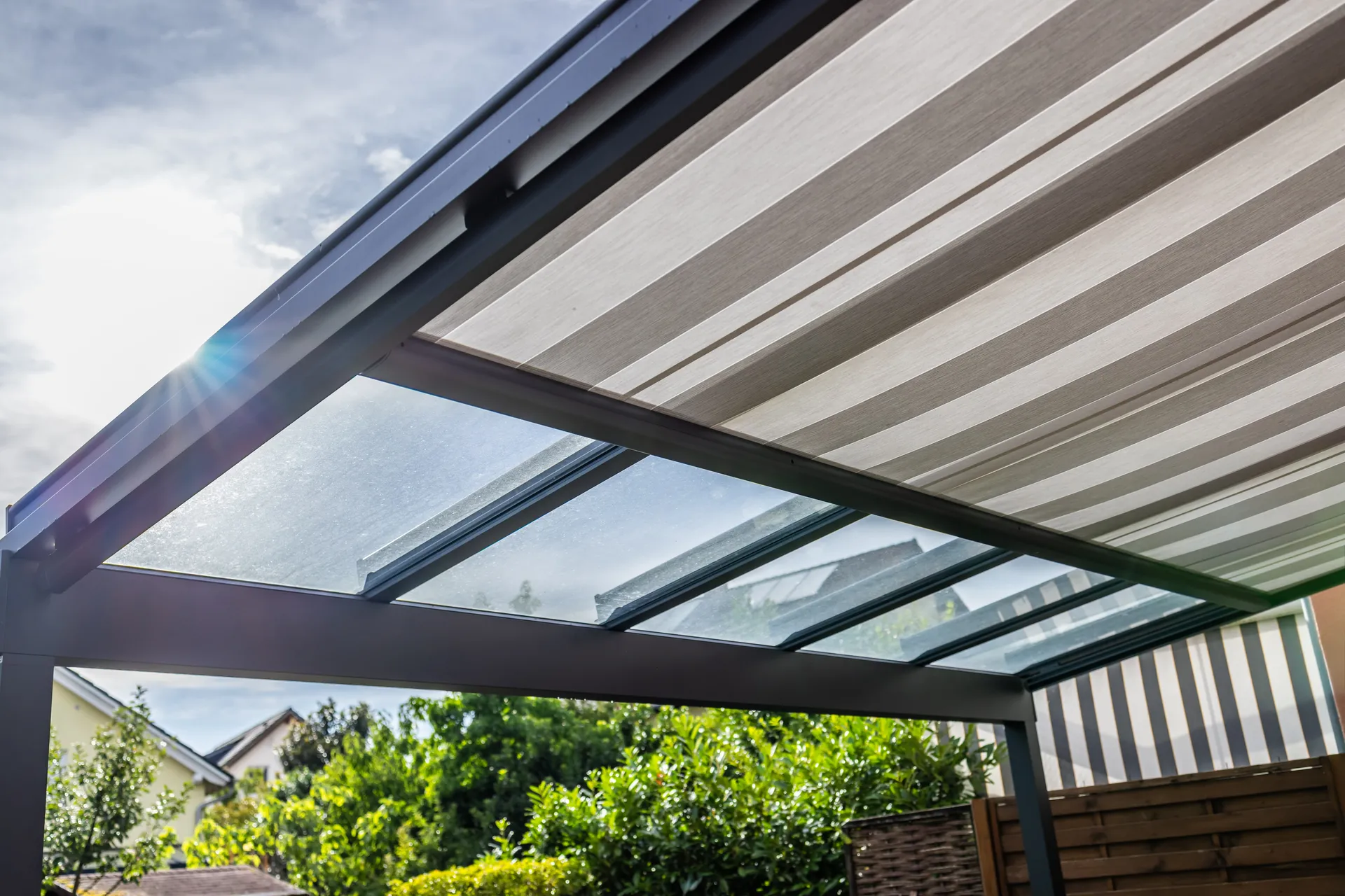 Pergola bioclimatique pour terrasse : comment créer un espace extérieur plus confortable, modulable et mieux protégé au quotidien ?