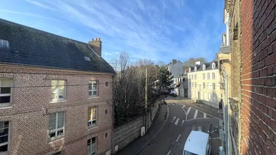 À vendre : Appartement 3 pièces de 68,09 m² à Dieppe : Situé au 2ᵉ étage d’une petite copropriété dans un secteur calme et prisé.