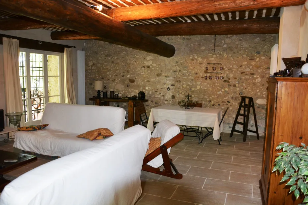 En vente,  près d'Avignon, mas provençal rénové avec piscine  sur 1,5 hectare  