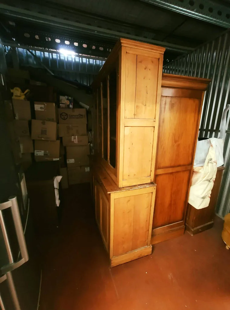 Obtenir un devis pour le débarras d'armoires normandes lourdes en étage élevé ou difficile d'accès à Epouville