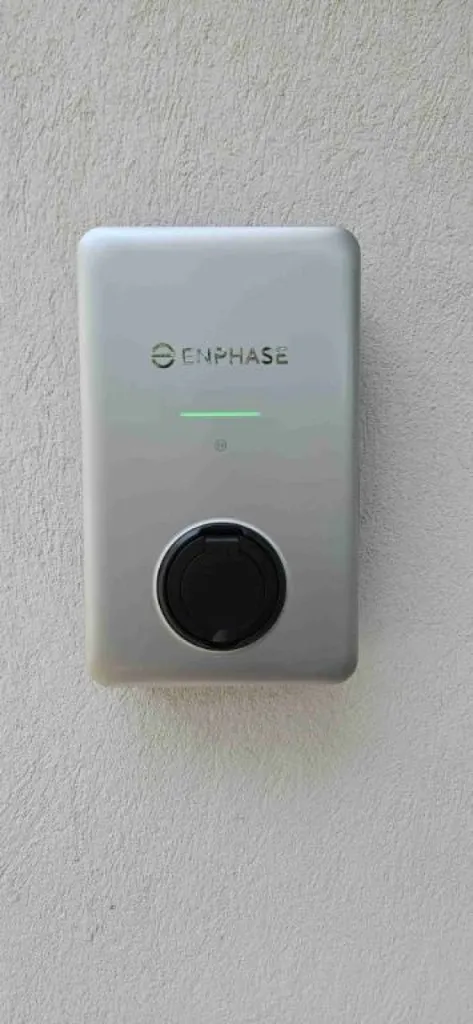 Borne de recharge Enphase pour votre voiture électrique de 1 490€