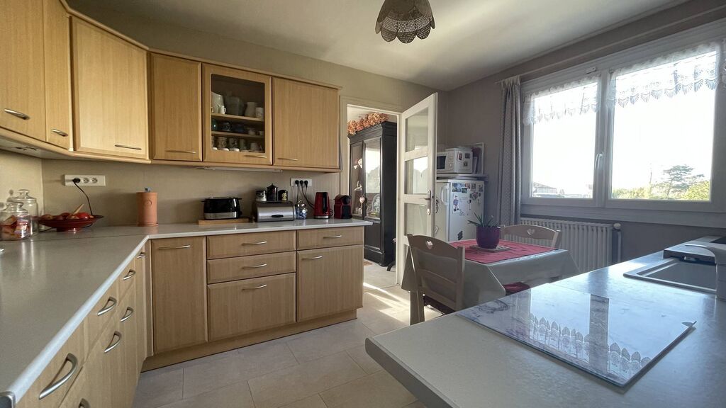 Immobilier Dieppe : Maison avec 5 chambres à vendre : Parfaite pour une vie de famille avec des espaces nuit bien répartis.