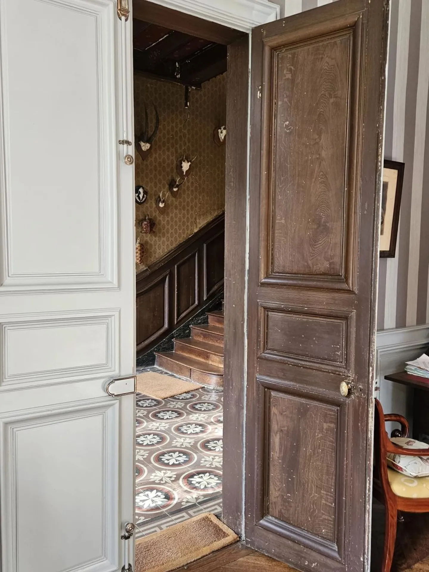 château à vendre avec dépendances et écuries au mans