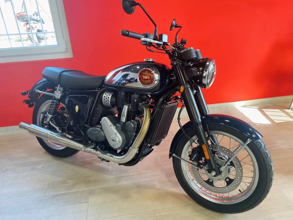 MOTO NEUVE BSA GOLD STAR 650 HIGHLAND GREEN A SANARY SUR MER
