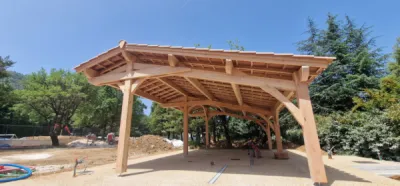 Conception d'un abri voiture en bois traditionnel de 10x6 au Plan d'Aups dans le Var