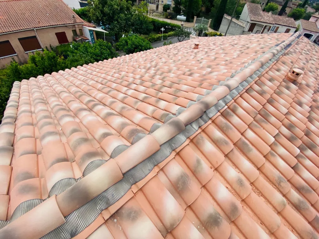 Remplacement d’une toiture de maison en tuiles Mécaniques Abeilles sur Aix en Provence