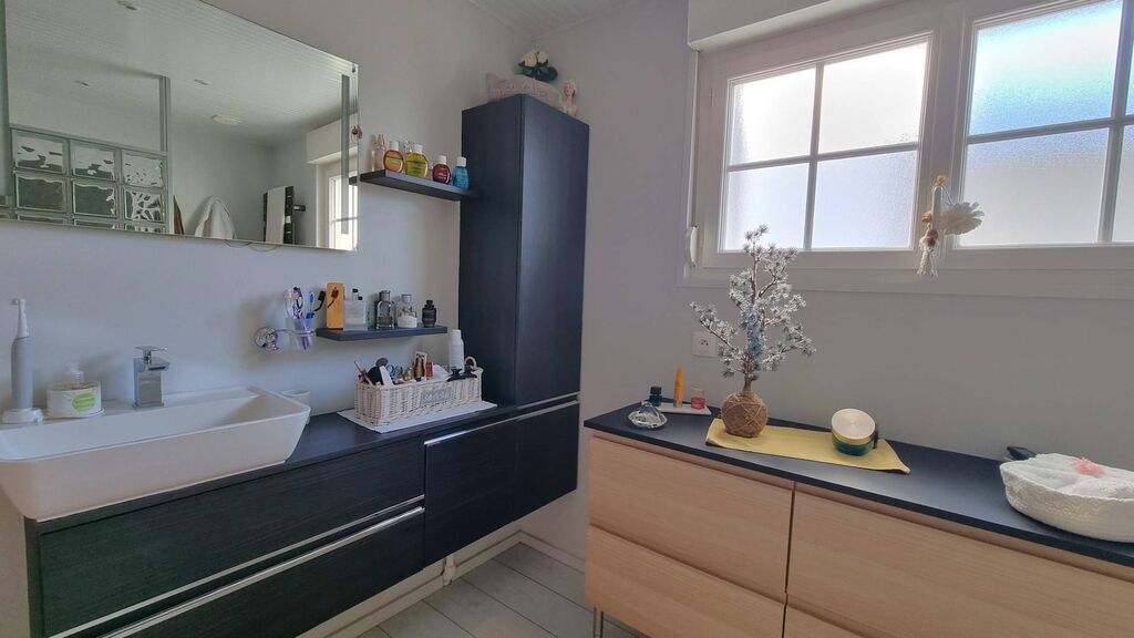 A vendre, belle longère avec gîte indépendant de 170 m², 4 chambres, située à 20 minutes de Dieppe 76200.