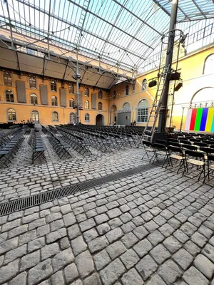 Location de mobilier pour événementiel Lyon (69) Les Subsistances.