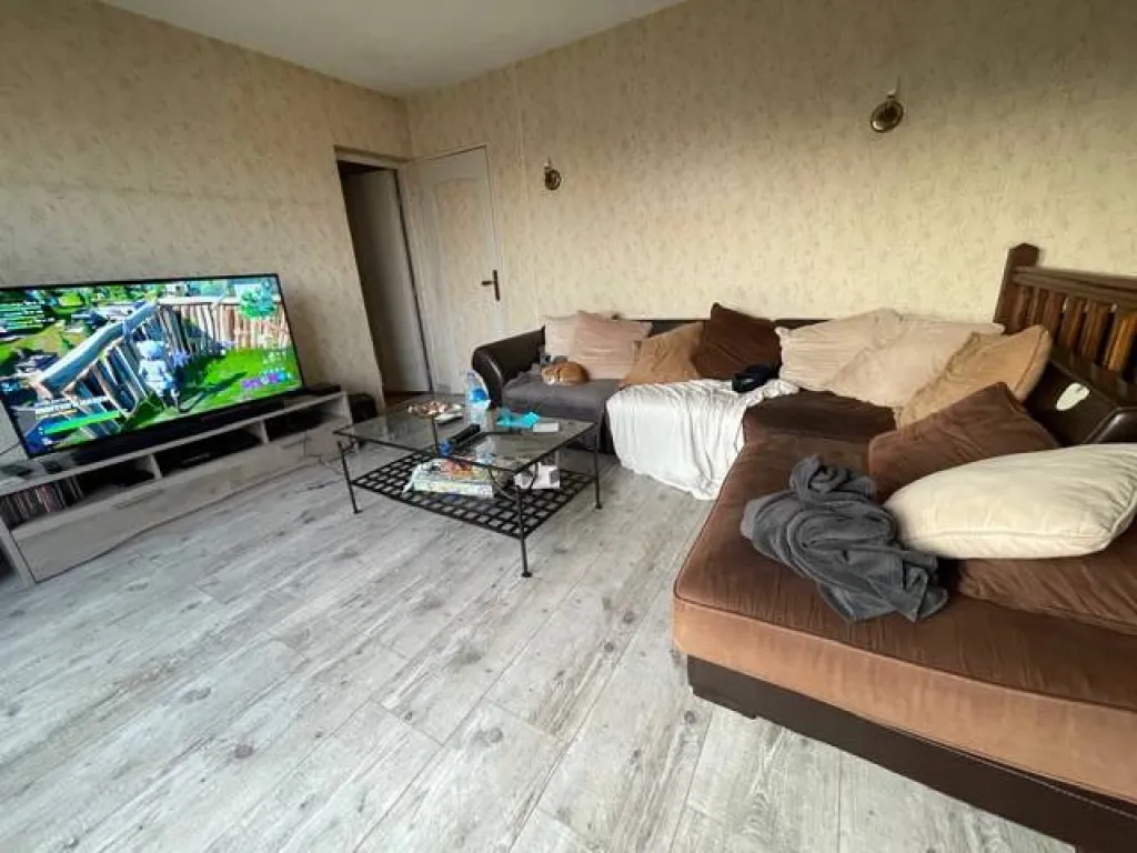 Pavillon contemporain sur 700 m2 entièrement clos il sera vous séduire par ses volumes