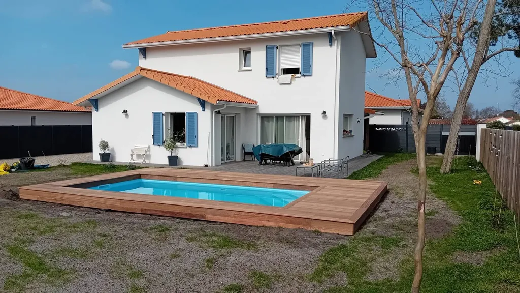 Pourquoi transformer votre espace extérieur avec une terrasse en bois CUMARU exotique sur-mesure à Biscarrosse