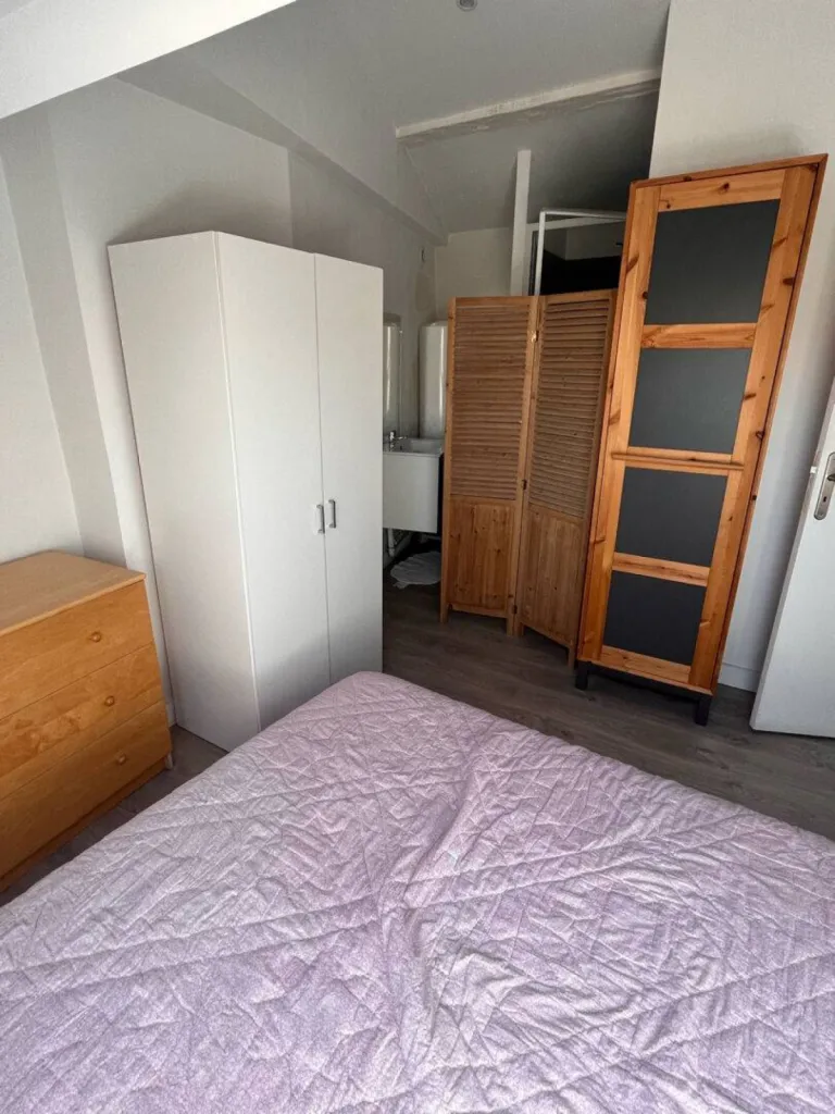 Situé au 58 rue Armand Carrel à Rouen