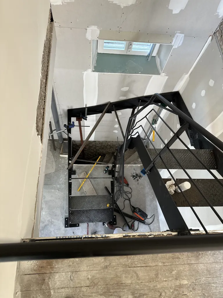 Escalier métallique sur mesure artisanal proche de Toulouse en Haute-Garonne 