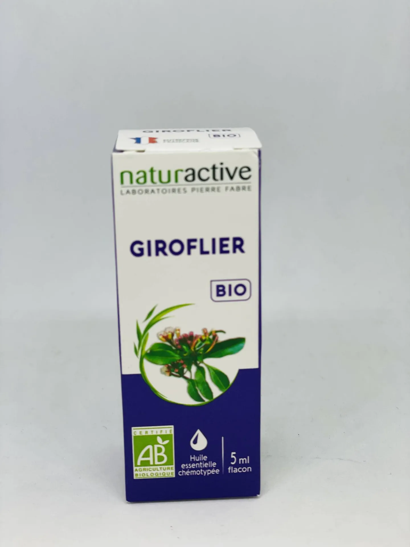 huile essenteille de clou de girofle en pharmacie