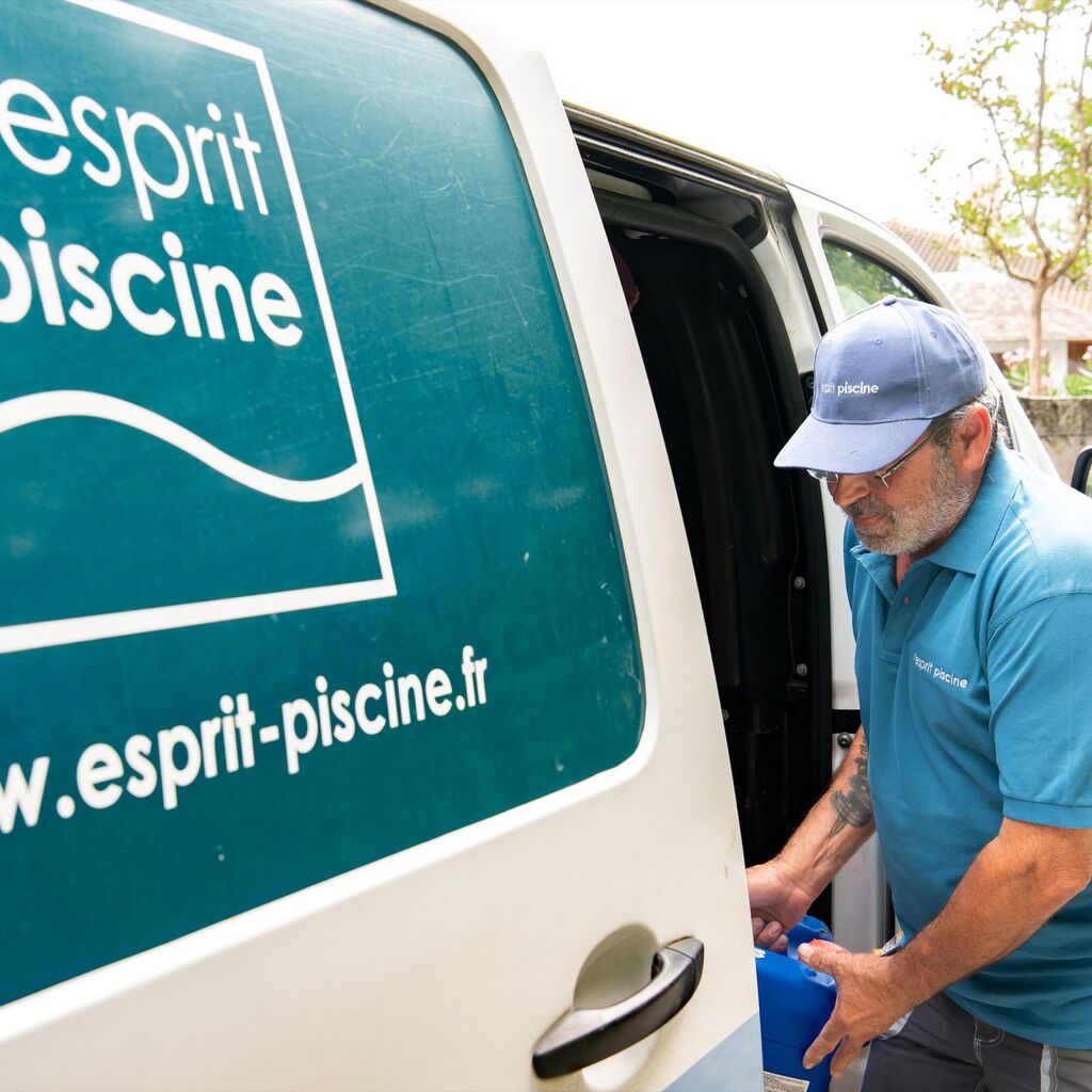 Pourquoi l’entretien régulier de sa piscine est indispensable : avantages, risques et solutions d’entretien adaptées à chaque usage