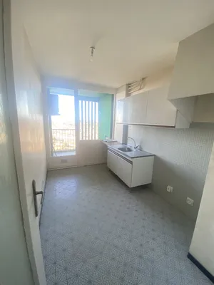 Location T1 34 M2 13013 Marseille vue mer