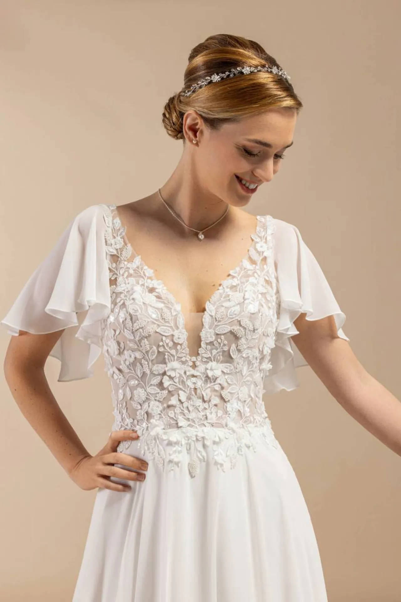robe de mariée fluide à dentelle