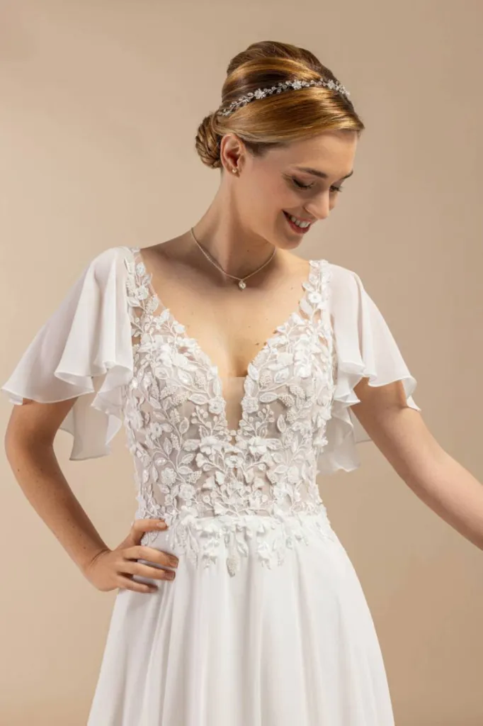 robe de mariée fluide à dentelle