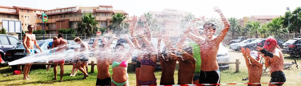 camping familial à Vias plage avec jeux d'eau et toboggan pour enfant 