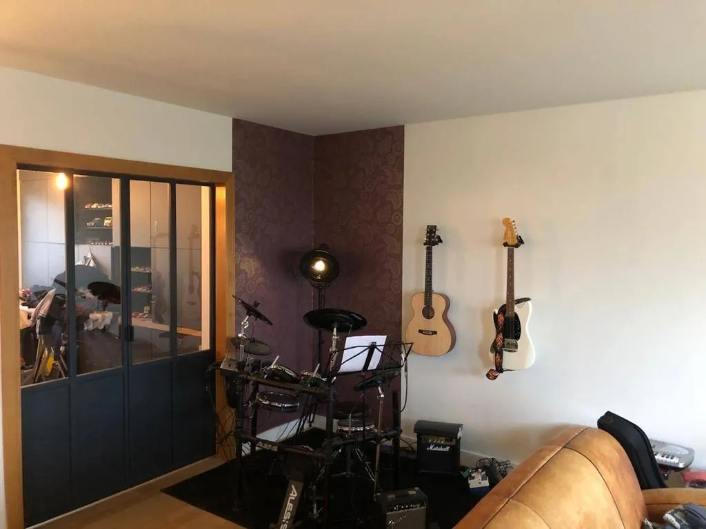 Tarif pour rénovation d'un appartement avec peinture et pose de revêtement mural style anglais à Sotteville-lès-Rouen