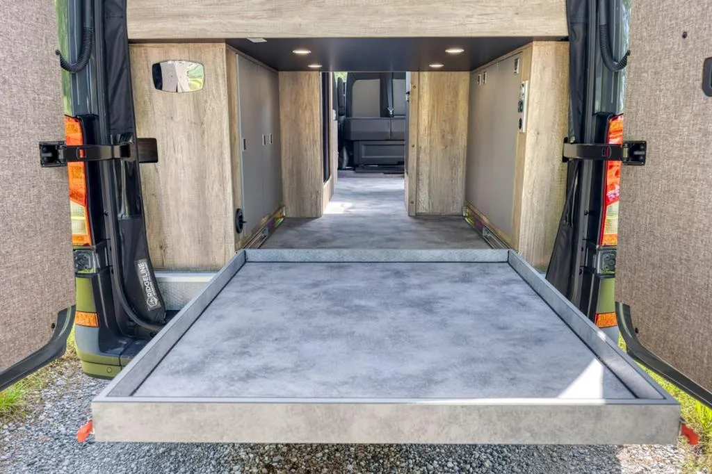 Spécialiste aménagement fourgon MAN TGE 4x4 à Grenoble : transformation van sur-mesure en Isère