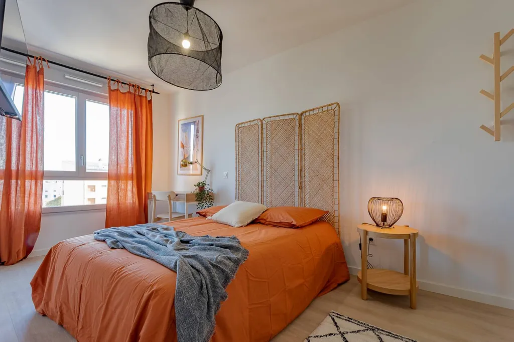 Chambre dans superbe T4 en Colocation meublée Barrière de Paris/ La Vache  