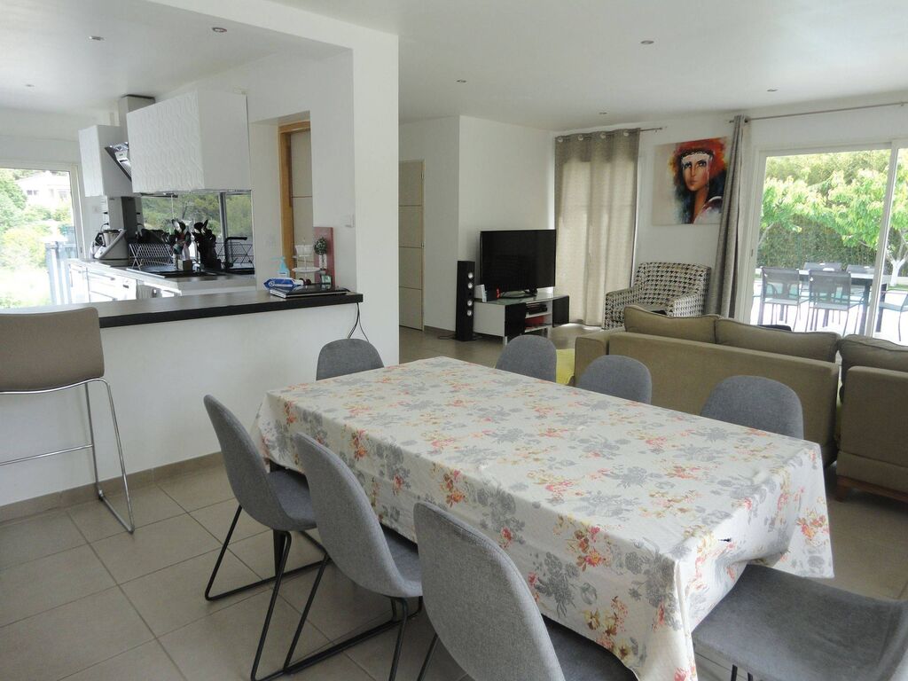 maison avec cuisine d'été et terrain de boules