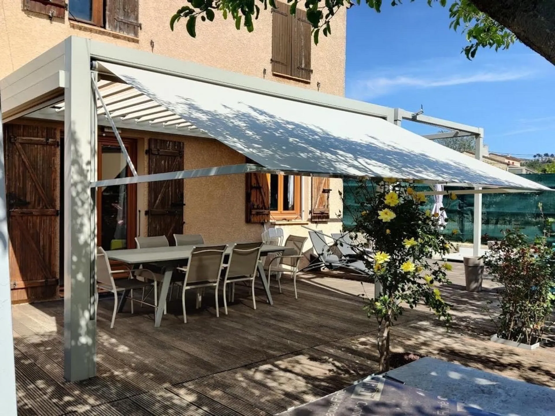 Pergola Bioclimatique aluminium blanc Carry-Le-Rouet