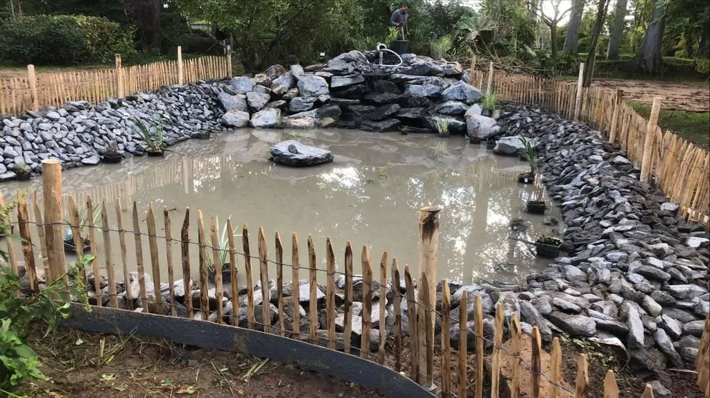Création de bassin avec enrochement et cascade à Cany-Barville