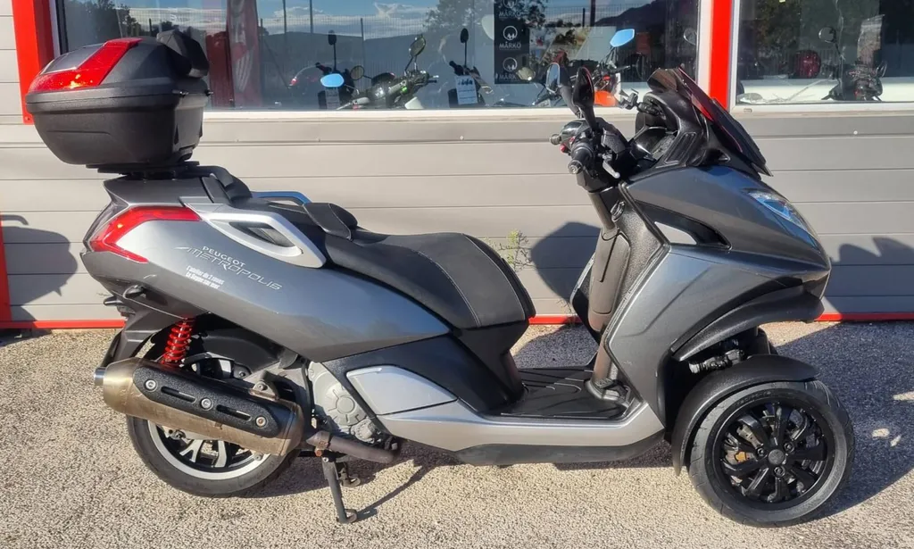 PEUGEOT METROPOLIS 400 DU 03/2015 AVEC 32650 KM.