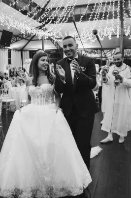 Réception de mariage sous une verrière à Paris