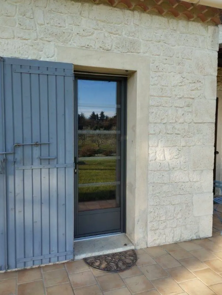 Pose de menuiseries sur mesure en aluminium à Pélissanne