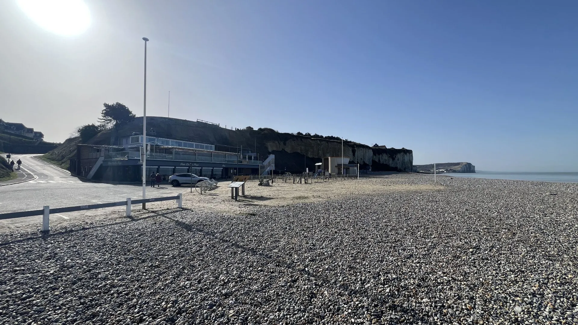 Ensemble immobilier avec 2 appartements 22m² et 13,5m² à rénover, idéal location saisonnière, à deux pas de la plage à Mesnil-Val 76910.