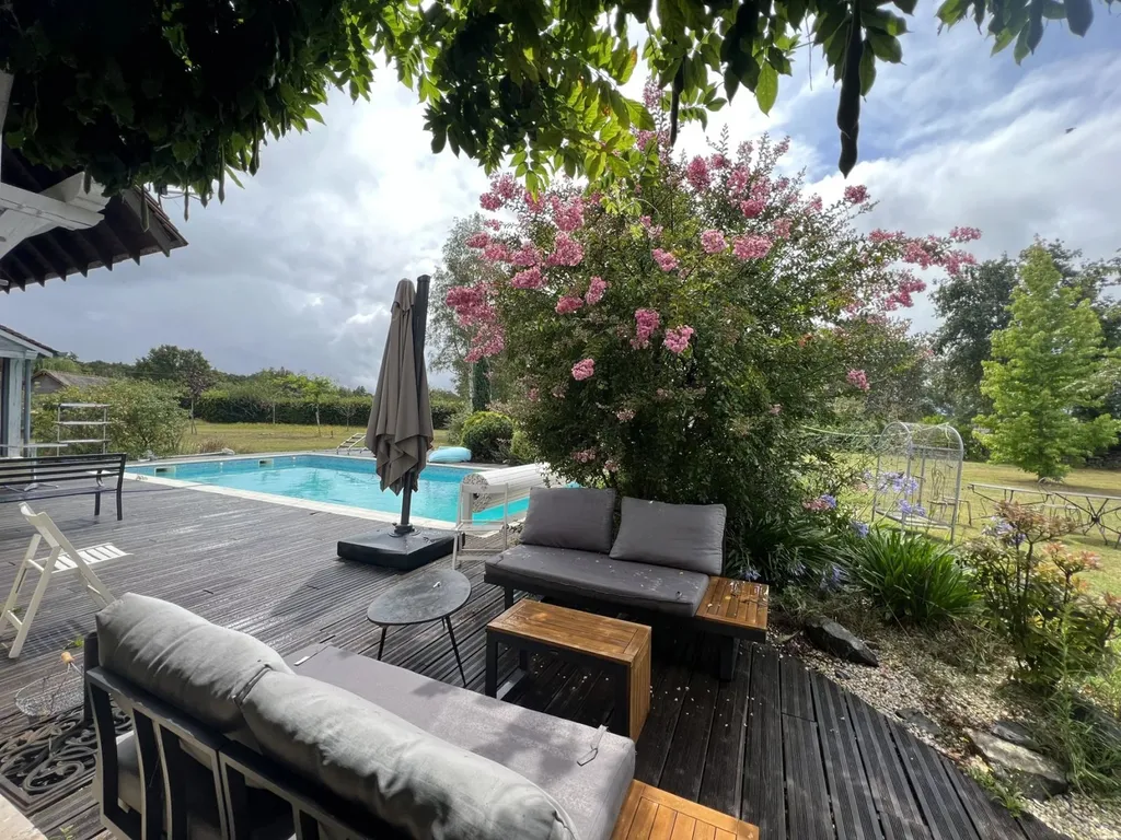 maison à vendre proche du circuit des 24 heures du mans avec grand terrain et piscine