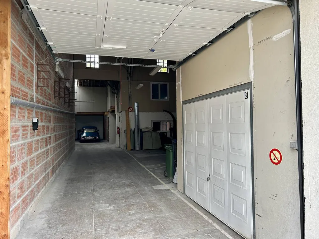Acheter un Entrepot/Garage 300m2  à Talence Barriere de Toulouse avec places stationnement exterieures