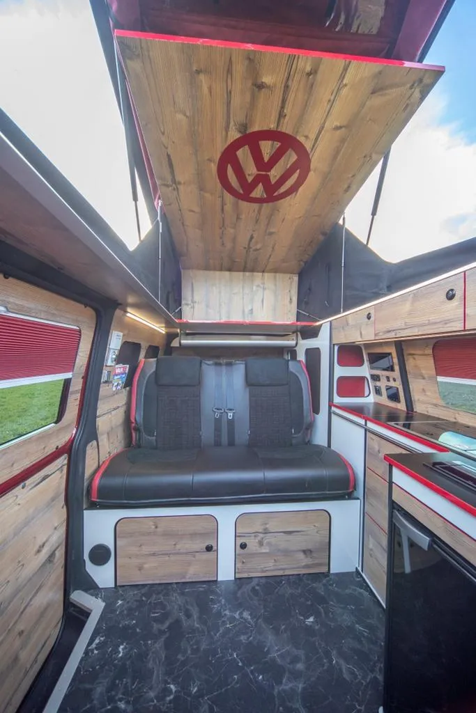 Aménagement intérieur sur-mesure VW T6.1 Long Full Options à Paris et en Île-de-France