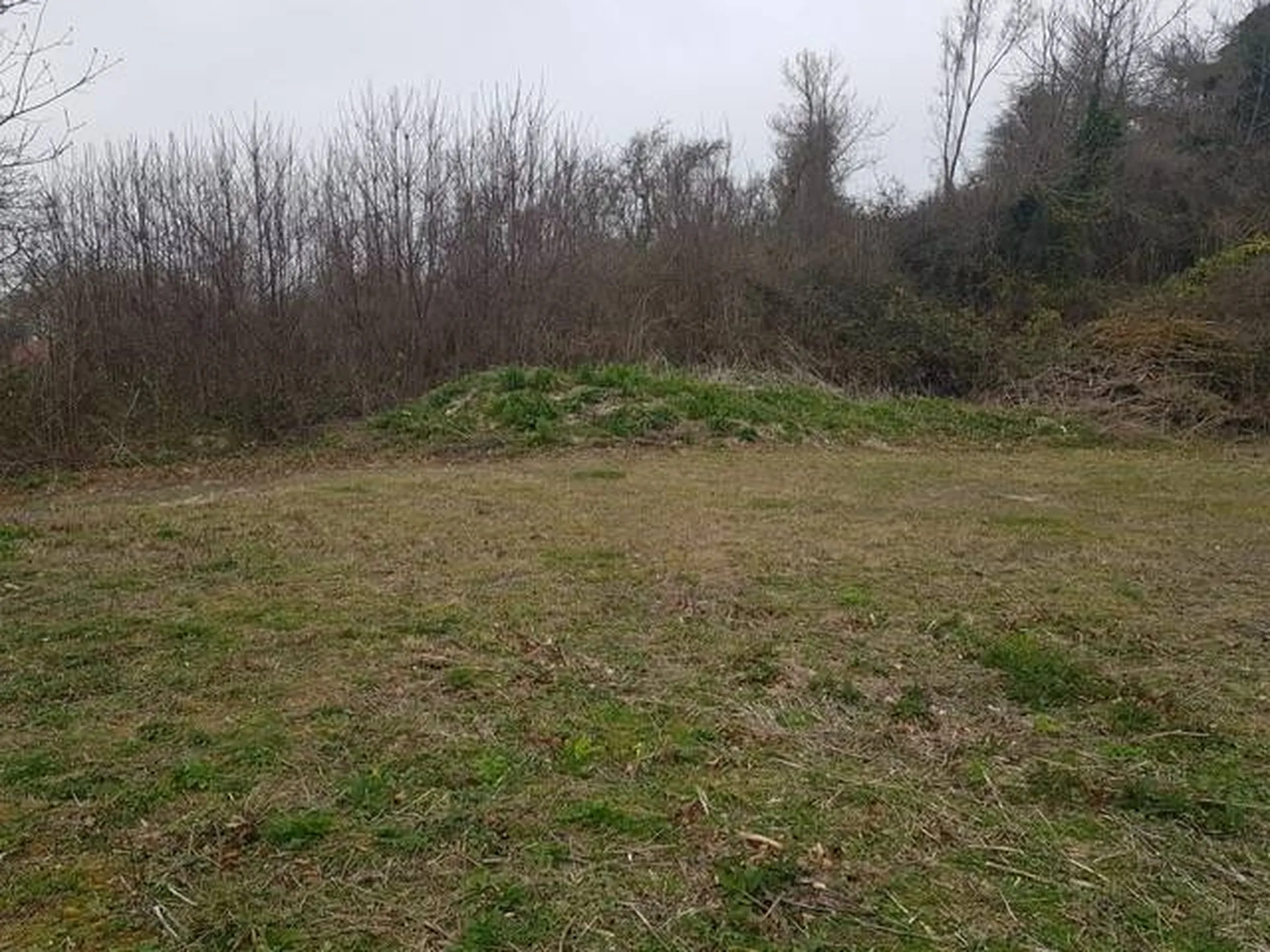 VENDU Dans un village de bord de mer, Terrain constructible de 5000 m² en partie boisé, Normandie 76